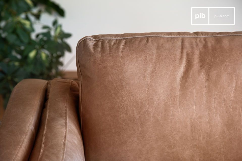 Die Pracht des Leders macht dieses Sofa zu einem Objekt von höchster Qualität.