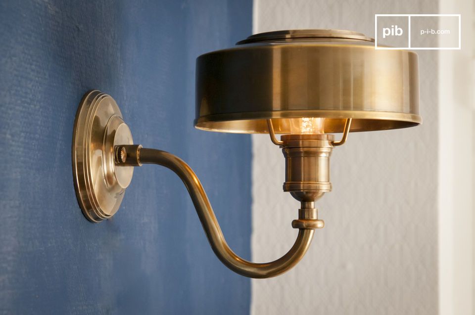 Mit ihrer schönen Schwanenhals-Form wird diese Lampe zum Hingucker Ihres Interieurs.