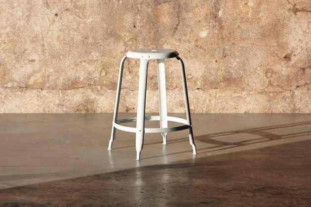 Bar-Hocker mit weissen Nieten 60cm