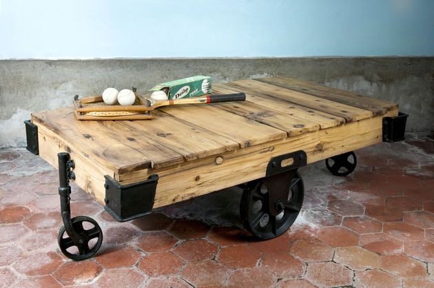 Couchtisch aus Holz Wood Wagon