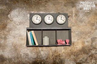 Dreifache Uhr mit Fächern