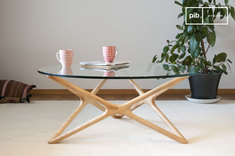 Tisch mit besonderer und äußerst eleganter Linienführung.