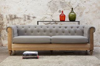 Chesterfield-Sofa aus grauem Leinen und Baumwolle Montaigu