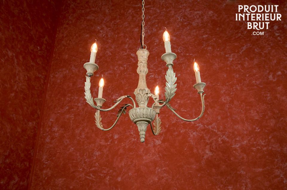 Ein 5-armiger Kronleuchter im Shabby Chic Style für die Beleuchtung Ihres Interieurs