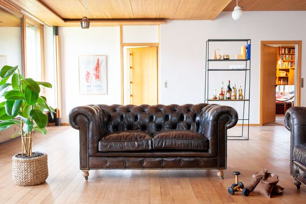 2-Sitzer Chesterfield-Sofa aus braunem Leder Jahn