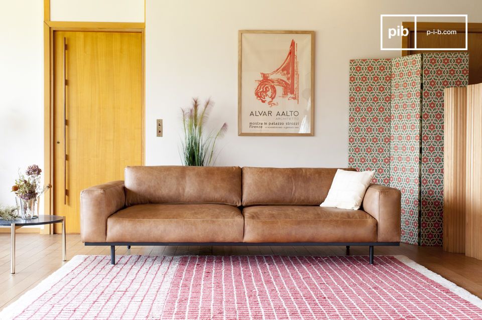 Ein Sofa mit einem eleganten Stil und einer sorgfältigen Ausführung.