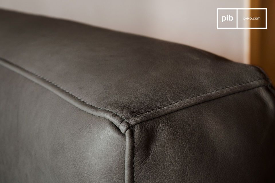 Mit diesem Mandel-Ledersofa stehen die sechziger Jahre im Rampenlicht