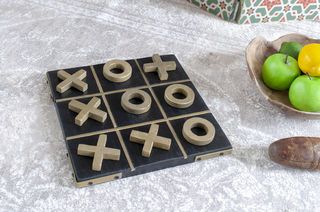 Nelly hölzernes Tic-Tac-Toe-Spiel