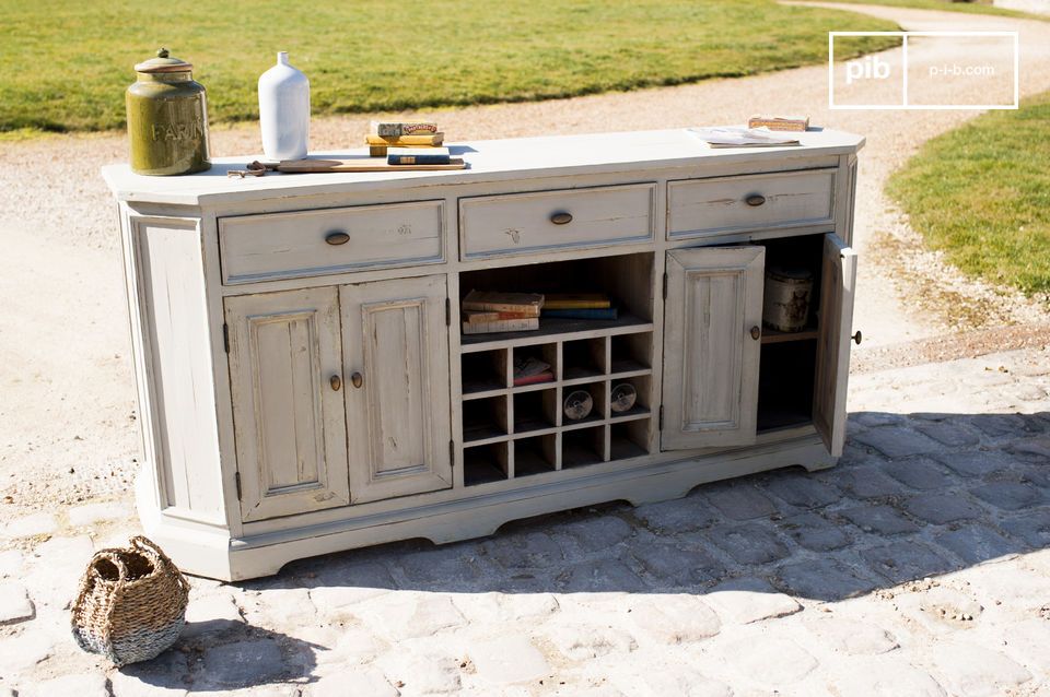 Das Sideboard aus Holz Belleville erinnert an die Möbel