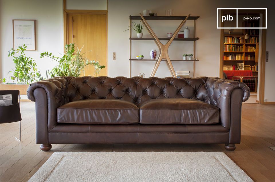 Ein imposantes Sofa, das die Jahre überdauern wird.