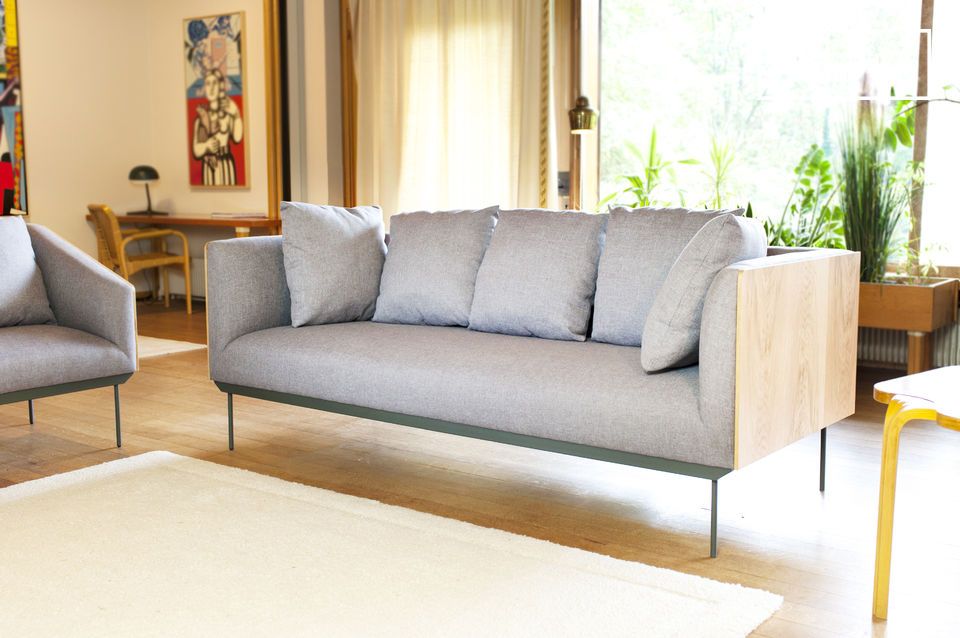 Ein großzügiges, weiches und perfekt bequemes Sofa.