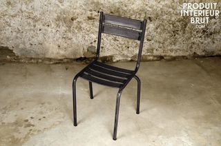 Stuhl Pretty aus Metal in dunkel lackiert