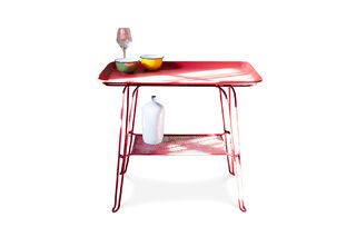 Tisch Scarlet
