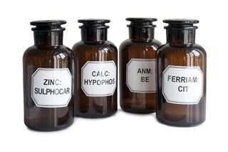 Vier Apothekerflaschen