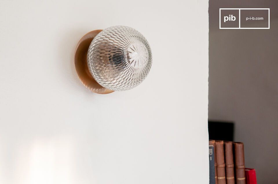 Diese Wandleuchte vereint Funktionalität und Design und bietet Ihnen eine elegante und praktische